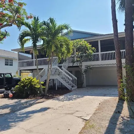 Redfish - Updated & Roomy 1.5 Mi To Beach Full Kitchen W&D